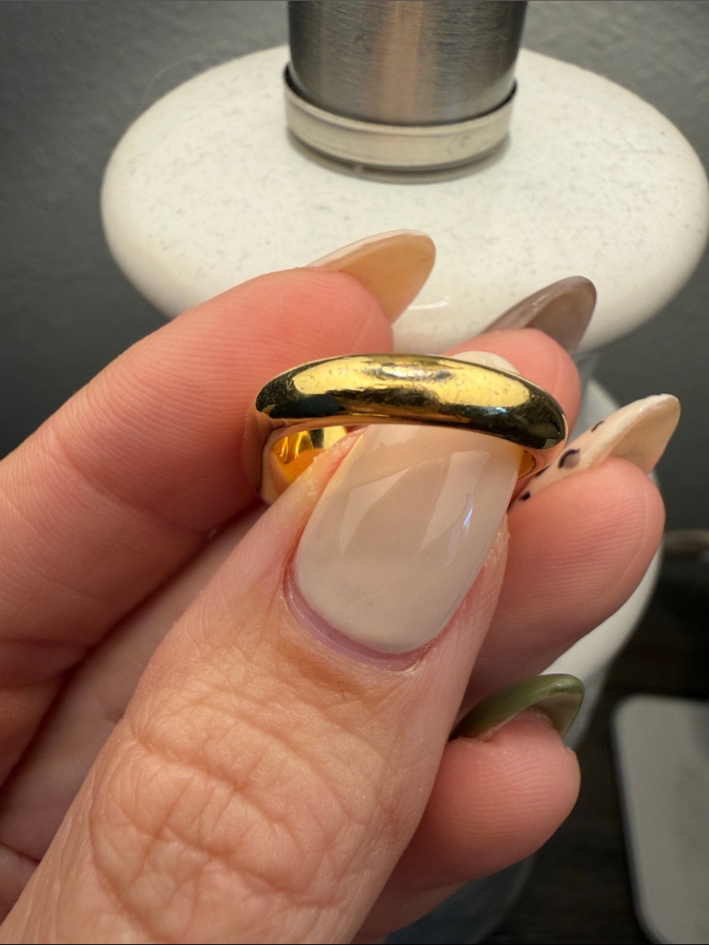 Gucci Blondie Gold Tone Pearl Double-Emblem Ring - Gold & White - Picture 4 of 5